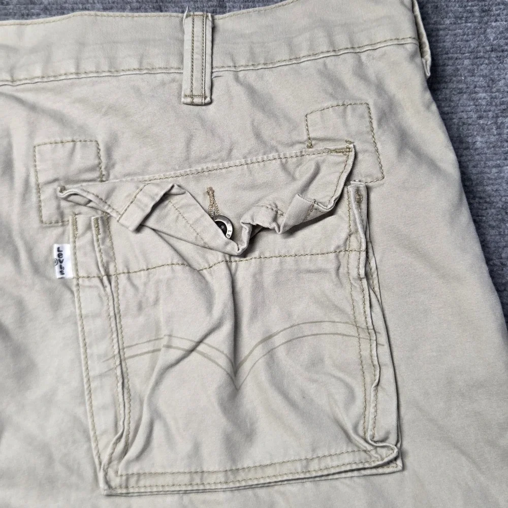 Levis Mens Tan Khaki Cotton Cargo Shorts Size 42 Multi Pocket Casual Y2K